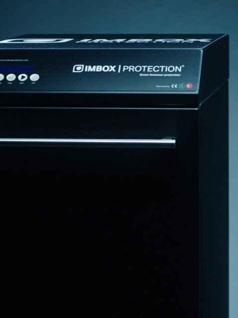 Front view of black IMBOX Original