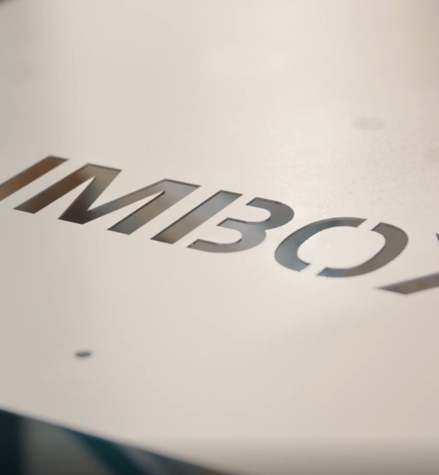 Metallplatte mit IMBOX logo Ausschnitt