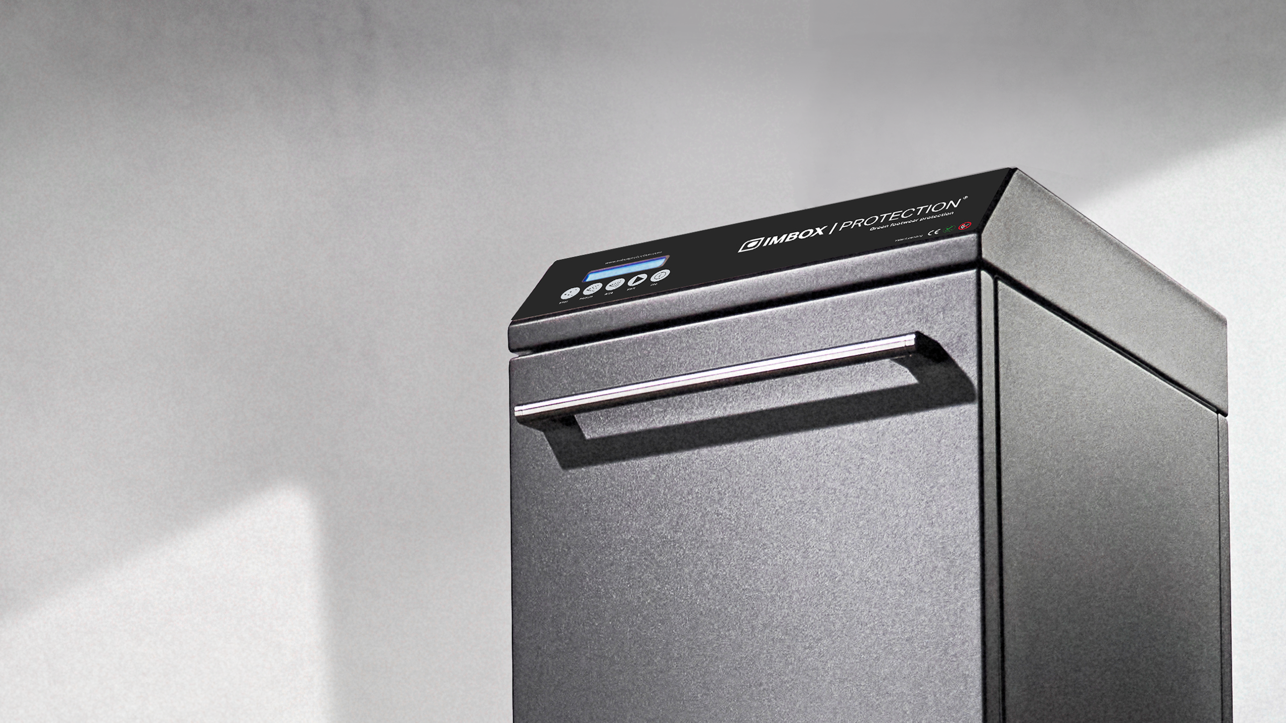 Close-up of display and bottoms on IMBOX Original on grey background