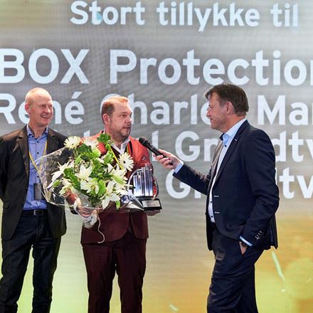 René Marker and Henrik Sejr Knudsen from IMBOX Protection receiving adward at EY Entrepreneur 2021